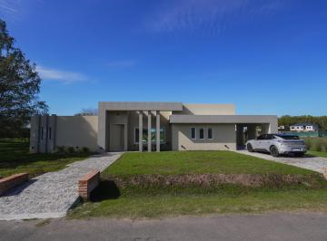 Casa · 215m² · 4 Ambientes · 1 Cochera · Casa a Estrenar en Venta en Club de Campo Harás San Pablo General Rodriguez