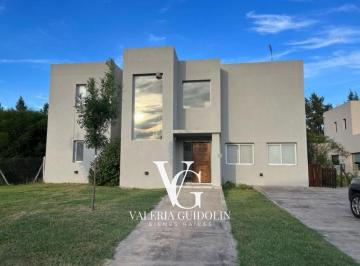 Casa · 170m² · 5 Ambientes · 2 Cocheras · Casa en Barrio San Matias