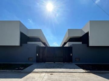 Casa · 79m² · 2 Ambientes · 1 Cochera · Duplex - Venta - La Plata