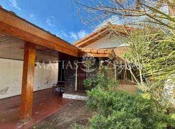Casa · 250m² · 5 Ambientes · 1 Cochera · Venta de Casa 5 Ambientes en Ituzaingó Sur, Ituzaingó