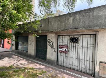 Casa · 128m² · 3 Ambientes · 2 Cocheras · Casa de 3 Ambientes con Garage y Local - Zona Terminal - Apto Credito