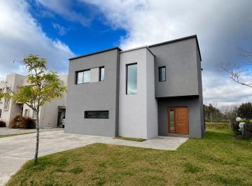Casa · 180m² · Casa a Estrenar en Venta en Barrio Acacias, Puertos, Escobar, G. B. a. Zona Norte