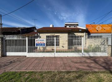 Casa · 143m² · 4 Ambientes · 2 Cocheras · Casa en Venta 4 Ambientes en Merlo Centro