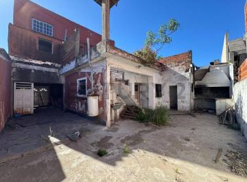 Casa · 200m² · 6 Ambientes · Venta Casa 4 Ambientes a Reciclar en Moron Financia