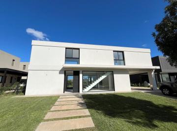 Casa · 290m² · 5 Ambientes · 2 Cocheras · Casa en Venta en Barrio Muelles, Puertos, Escobar, Zona Norte