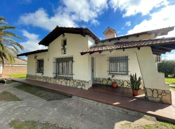 Casa · 5 Ambientes · 1 Cochera · Casa de 5 Ambientes en Venta en Burzaco