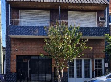 Casa en Venta de 6 ambientes  · Venta Casa en Bloque con Dos Viviendas, Dos Locales y Terraza - Parque Avellaneda