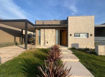 Casa de 4 ambientes, Rodeo del Medio · Casa en Venta - Las Retamas Barrio Privado