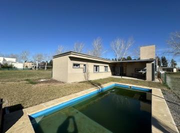 Casa · 127m² · 4 Ambientes · 2 Cocheras · La Carolina: Venta Casa 3 Dorm. con Piscina
