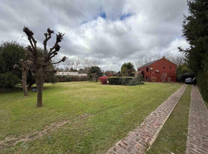 Quinta vacacional · 200m² · 5 Ambientes · 1 Cochera