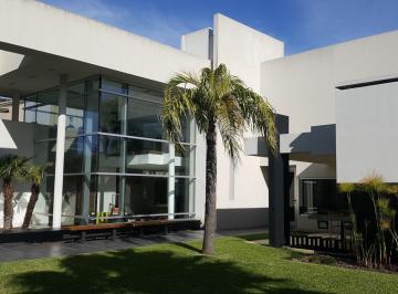 Casa · 400m² · 4 Ambientes · 4 Cocheras · Casa Moderna en Venta en Castores Al Bosque