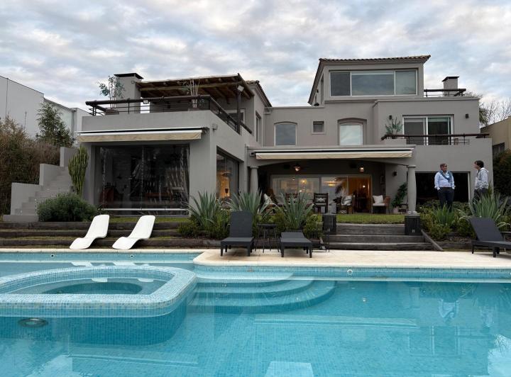 Casa · 570m² · 5 Ambientes