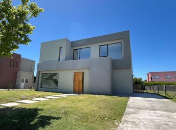 Casa · 175m² · 5 Ambientes · Casa en Venta en Barrio Acacias, Puertos, Escobar, G. B. a. Zona Norte