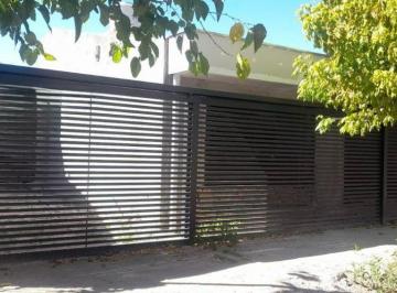 Casa de 3 ambientes, Carrodilla · Venta de Casa