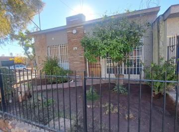 Casa de 5 ambientes, Godoy Cruz · Gisela Zumer - Servicios Inmobiliarios - Vende: