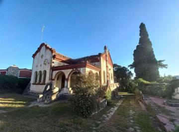 Casa · 347m² · 3 Ambientes · 1 Cochera · Se Vende Casona Antigua en Unquillo Córdoba
