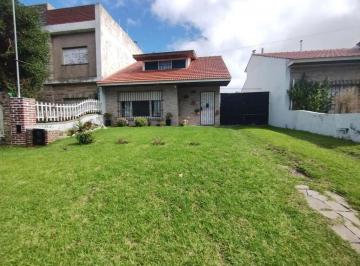 Casa de 4 ambientes, Mar del Plata · Chalet 4amb con Gran Parque Apto Credito Barrio Colinas de Peralta Ramos, a 100 m de La Costa