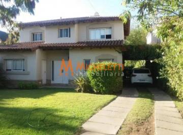 Casa · 290m² · 7 Ambientes · 2 Cocheras · Casa Club de Campo - 3 Dorm. Pileta y Jardín