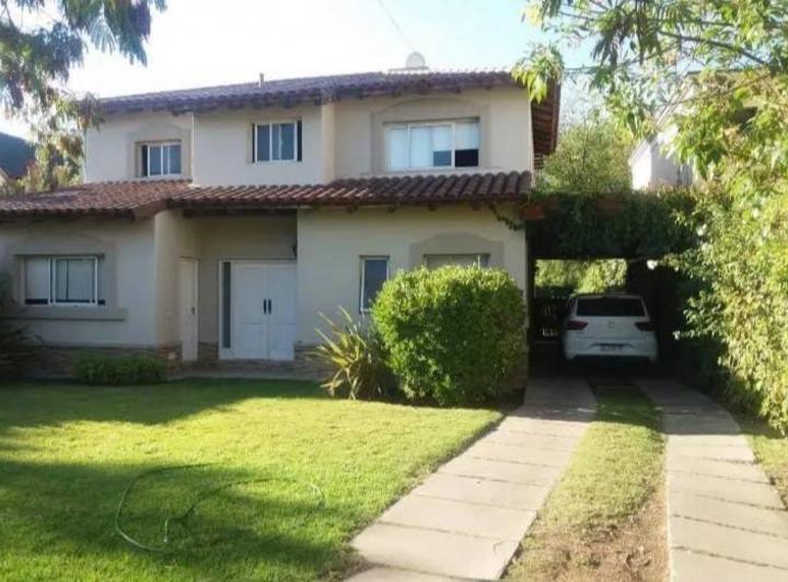 Casa · 290m² · 7 Ambientes · 2 Cocheras