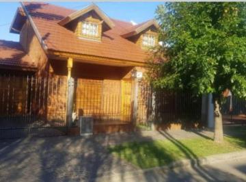 Casa · 200m² · 6 Ambientes · 1 Cochera · Casa en Venta en Monte Grande