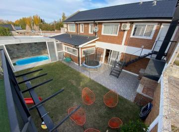 Casa de 5 ambientes, Plottier · Casa Familiar en Venta