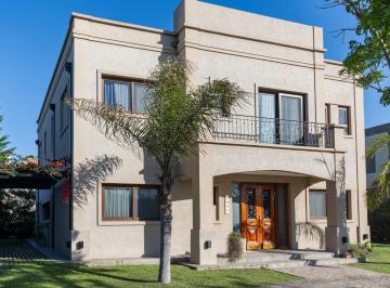 Casa · 265m² · 6 Ambientes · 3 Cocheras · Casa en Venta 5 Amb Nuevo Quilmes