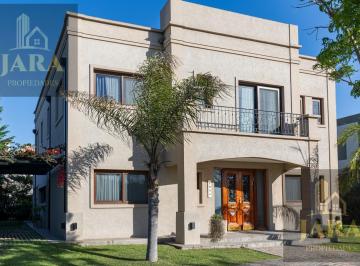 Casa · 265m² · 6 Ambientes · 3 Cocheras · Casa en Venta 5 Amb Nuevo Quilmes