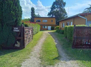 Casa · 200m² · 5 Dormitorios · 4 Cocheras · Complejo de Cabañas