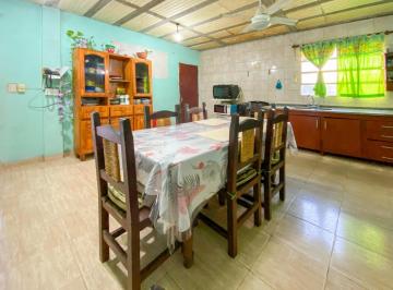 Casa · 101m² · 3 Ambientes · Venta | Permuta - Casa de 2 Dorm. con Patio - Barrio Las Delicias, Rosario.