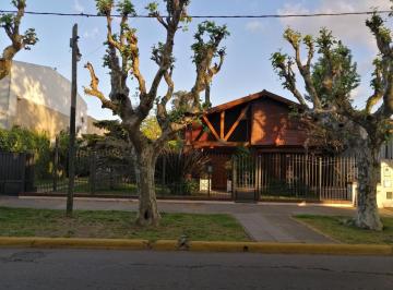 Casa · 240m² · 5 Ambientes · 4 Cocheras · Condarco Nº 471