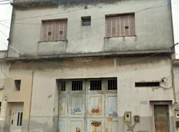 Bodega-Galpón de 6 ambientes, Lanús · Venta Galpón / Depósito + 2 Dptos. en Block a Reciclar