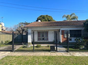 Casa de 3 ambientes, Berazategui · Casa 3 Ambientes con Amplio Parque en El Cruce Varela, Berazategui