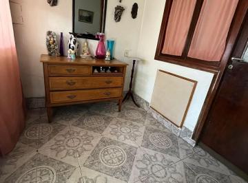 Casa · 220m² · 6 Ambientes · 1 Cochera · Casa 4 Dorm. en Venta con Cochera