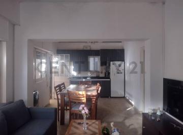 Casa · 68m² · 3 Ambientes · Venta Casa de Pasillo en Alberdi