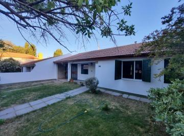 Casa · 318m² · 4 Ambientes · 1 Cochera · Casa 3 Dorm. Alta Barda