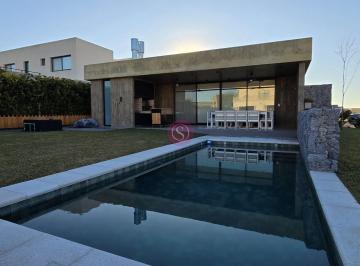 Casa · 160m² · 4 Ambientes · 2 Cocheras · Casa en Venta Barrio Santa Elena, Pilar del Este, Pilar