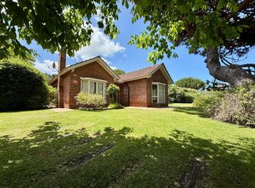 Casa · 110m² · 4 Ambientes · 4 - Chalet en Venta Sobre Halcon Casi Seaver