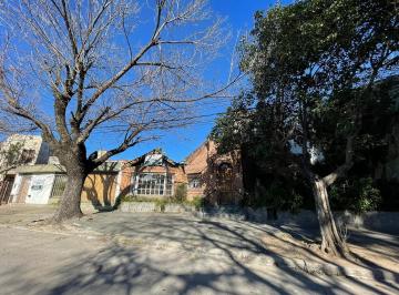Casa · 190m² · 6 Ambientes · Morón Sur Casa en Venta Apto Profesional o Edificación