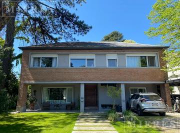 Casa · 420m² · 7 Ambientes · 3 Cocheras · Casa en Alquiler Temporario en Highland Park