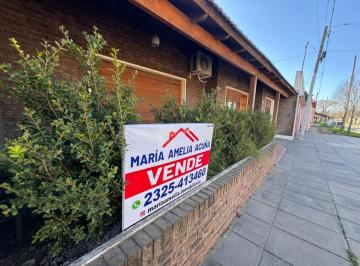 Casa de 5 ambientes, Carmen de Areco · Casa Centrica con Amplio Parque. - Carmen de Areco.