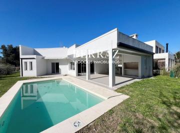 Casa · 212m² · 5 Ambientes · 1 Cochera · Casa Venta 5 Ambientes en Haras Santa María Los Eucaliptos Lote de 792 m²