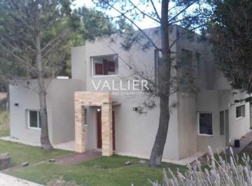 Casa · 196m² · 6 Ambientes · 1 Cochera · Casa en Alq. Temporario en Costa Esmeralda, Costa Atlántica, Buenos Aires