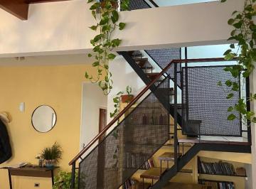 Casa · 180m² · 7 Ambientes · 1 Cochera · Casa en Venta!