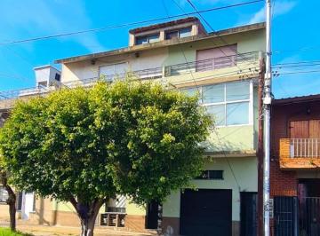 PH · 47m² · 3 Ambientes · Amplio PH en 1º Piso con Cochera, Excelente Ubicación!