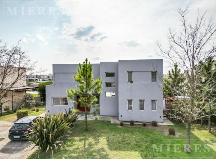 Casa · 203m² · 5 Ambientes
