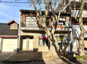 Casa · 220m² · 6 Ambientes · Casa en Banfield Este