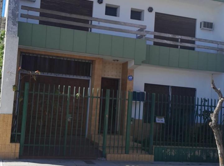 Casa · 100m² · 5 Ambientes · 2 Cocheras