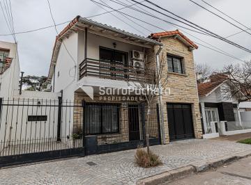 Casa · 177m² · 4 Ambientes · 2 Cocheras · Venta Casa 4 Ambientes con Jardín, Piscina y Cochera en Haedo.