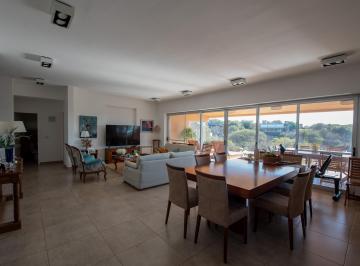 Casa de 6 ambientes, Mendiolaza · Vistas Al Norte | Diseño y Privacidad en Q2: 2 Suites + Escritorio y Piscina