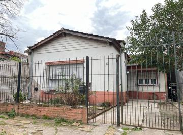 Casa de 4 ambientes, Ituzaingó · Hermoso Chalet de Tejas Francesas, en Ituzaingó Sur